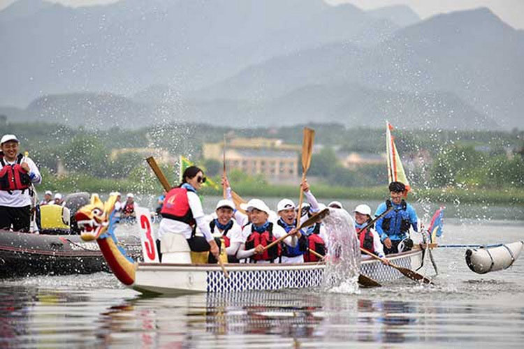 水上团建项目：赛龙舟